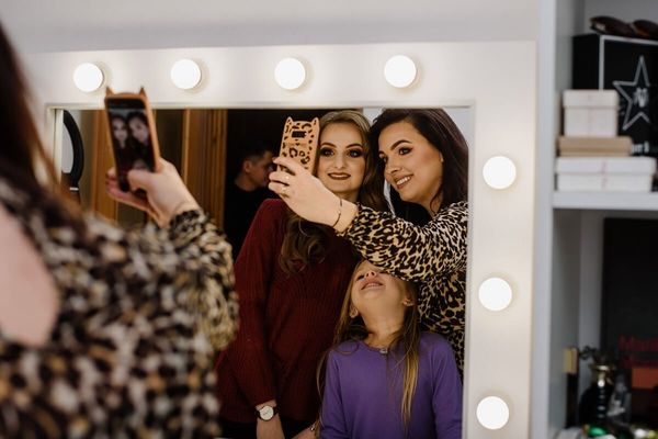 w jakim makijażu do ślubu