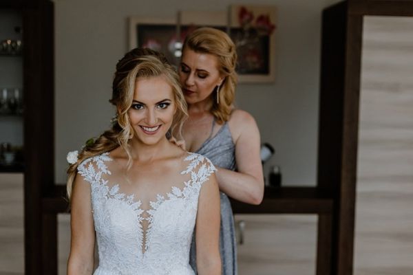 pomoc świadkowej przy przygotowaniach