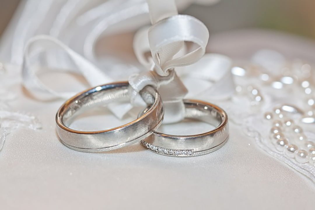 Obrączki ślubne - jak o nie dbać, aby zawsze wyglądały perfekcyjnie?