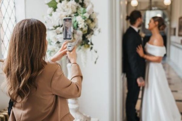 wedding content creator na ślubie